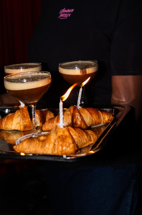 Café, croissant, vodka